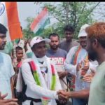 কামাখ্যার উদ্দেশে ১,০২০ কিমি পদযাত্রায় কংগ্রেস কর্মী দেবাশীষ, করণদিঘীতে উষ্ণ সংবর্ধনা