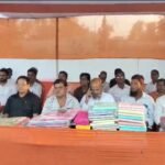 দুর্গাপুজোয় সম্প্রীতির বার্তা ইসলামপুরে, ৩০০ দুঃস্থ হিন্দু পরিবারের হাতে নতুন বস্ত্র তুলে দিল আগডিমটি খন্তি
