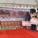 মমতার দেখানো পথেই শুভেন্দু সরকার! পুজো কমিটিগুলোর হাতে এবার চেক তুলে দিল পুলিশ